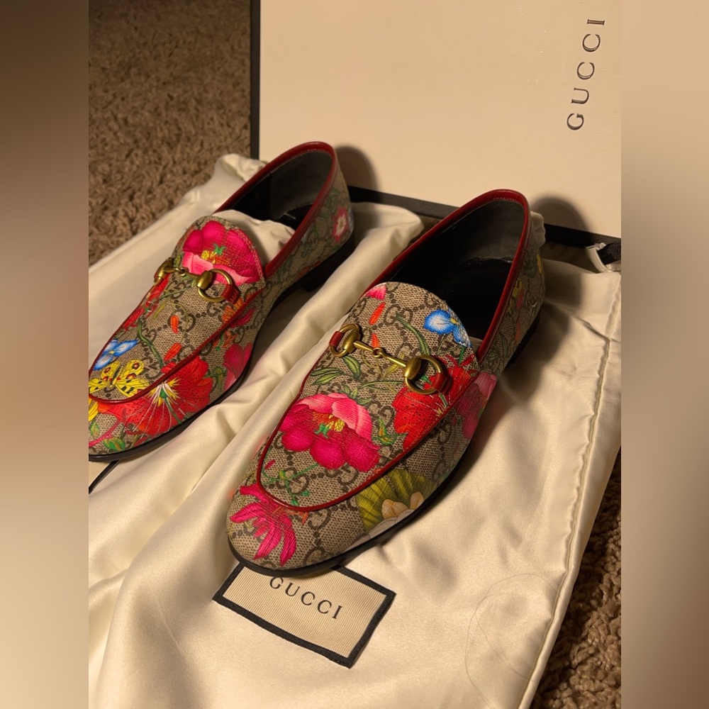 Gucci Loafers, size 7!!